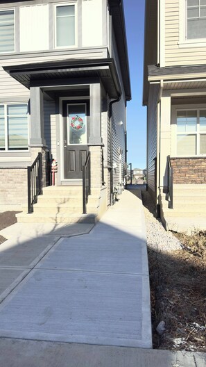 Nhà, 3 phòng ngủ, hút thuốc, quang cảnh thành phố | Chi tiết ngoại thất