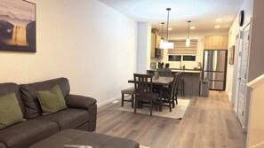 House, 3 Bedrooms, Smoking, City View | Dining room - 3BR Family House in NE Edmonton (Edmonton)