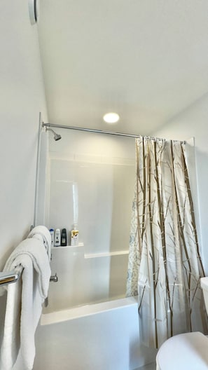 House, 3 Bedrooms, Smoking, City View | Bathroom - 3BR Family House in NE Edmonton (Edmonton)