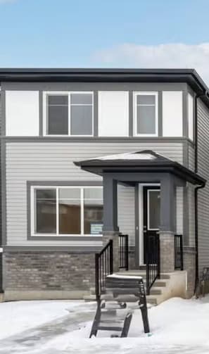 House, 3 Bedrooms, Smoking, City View | Exterior - 3BR Family House in NE Edmonton (Edmonton)