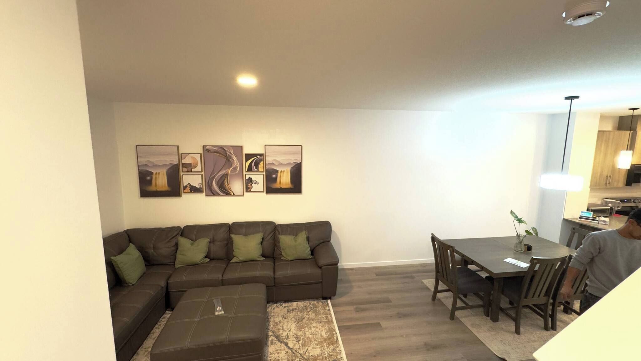 Nhà, 3 phòng ngủ, hút thuốc, quang cảnh thành phố | Phòng khách | Sách 