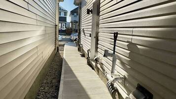 House, 3 Bedrooms, Smoking, City View | Property grounds