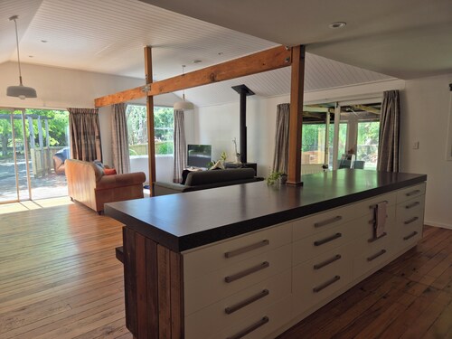 Secret valley hideaway close to Lincoln uni, city, but totally secluded.