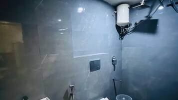 Shower, free toiletries, towels