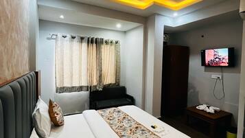 Desk, laptop workspace, free WiFi