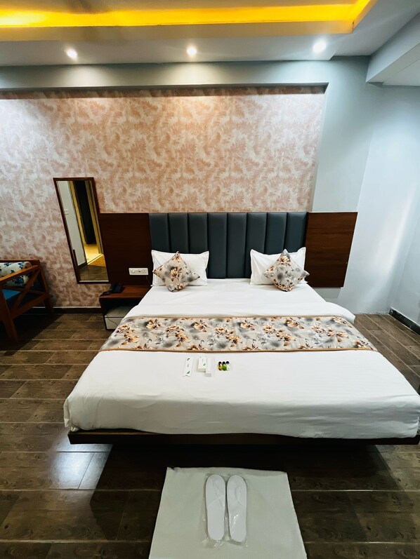 Desk, laptop workspace, free WiFi - Hotel Stay Court (Jaipur)