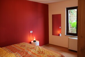 Iron/ironing board, travel cot, free WiFi, bed sheets