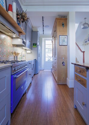 Kühlschrank, Ofen, Herdplatte, Geschirrspüler