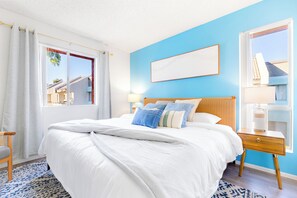 1 bedroom, desk, iron/ironing board, travel cot - Designer Resort Style - 1 King Bed Apartment, Pool, Gym in beautiful Gilbert AZ (Gilbert)