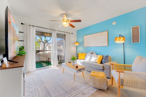 Designer Resort Style - 1 King Bed Apartment, Pool, Gym in beautiful Gilbert AZ