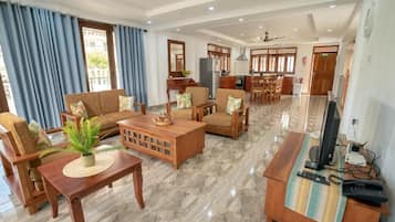 Family Apartment, Sea View | Living area | TV