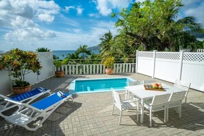 Villa familiar, vistas al mar | Piscina