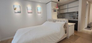 1 habitación, tabla de planchar con plancha y wifi