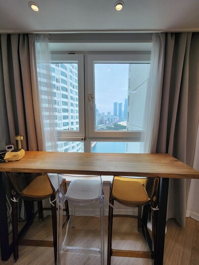 Seaview & City Lights Retreat, Marine City