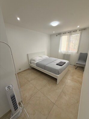 3 bedrooms, iron/ironing board, Internet, bed sheets - Serene 3-bedroom apartment with AC in beautiful Cannes (Cannes)