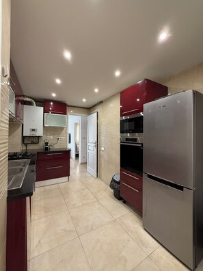 Microwave, oven, stovetop, dishwasher - Serene 3-bedroom apartment with AC in beautiful Cannes (Cannes)