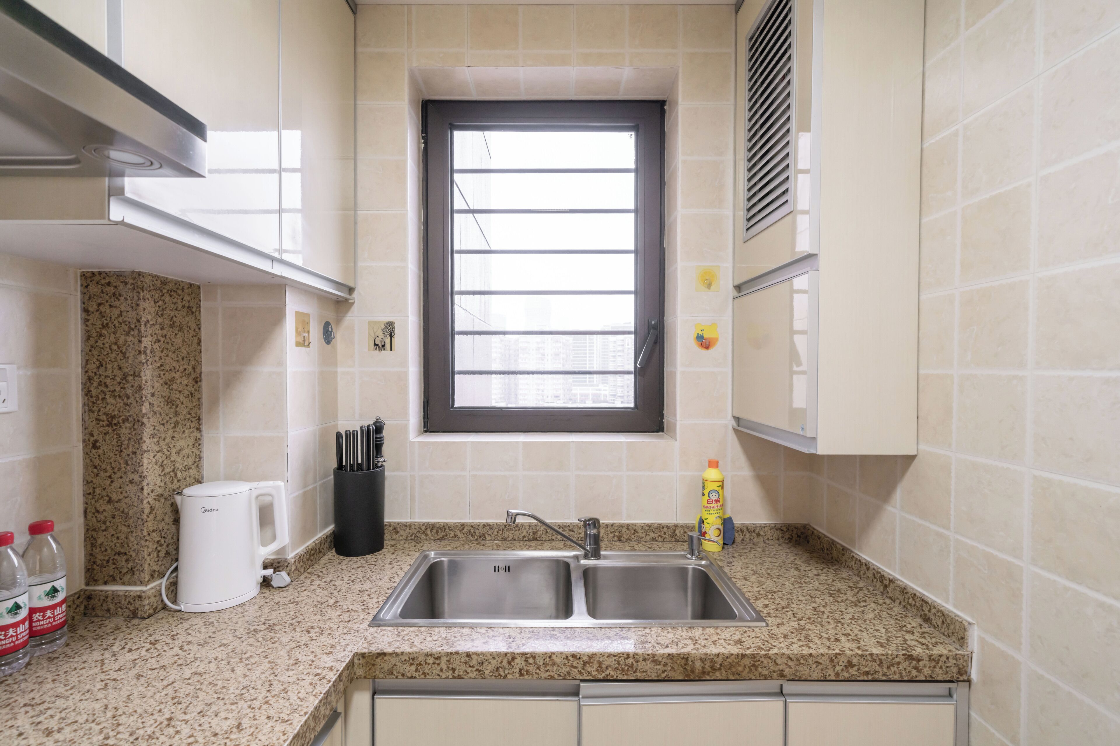 Superior Double Room, 1 Queen Bed, Non Smoking, City View | Private kitchen