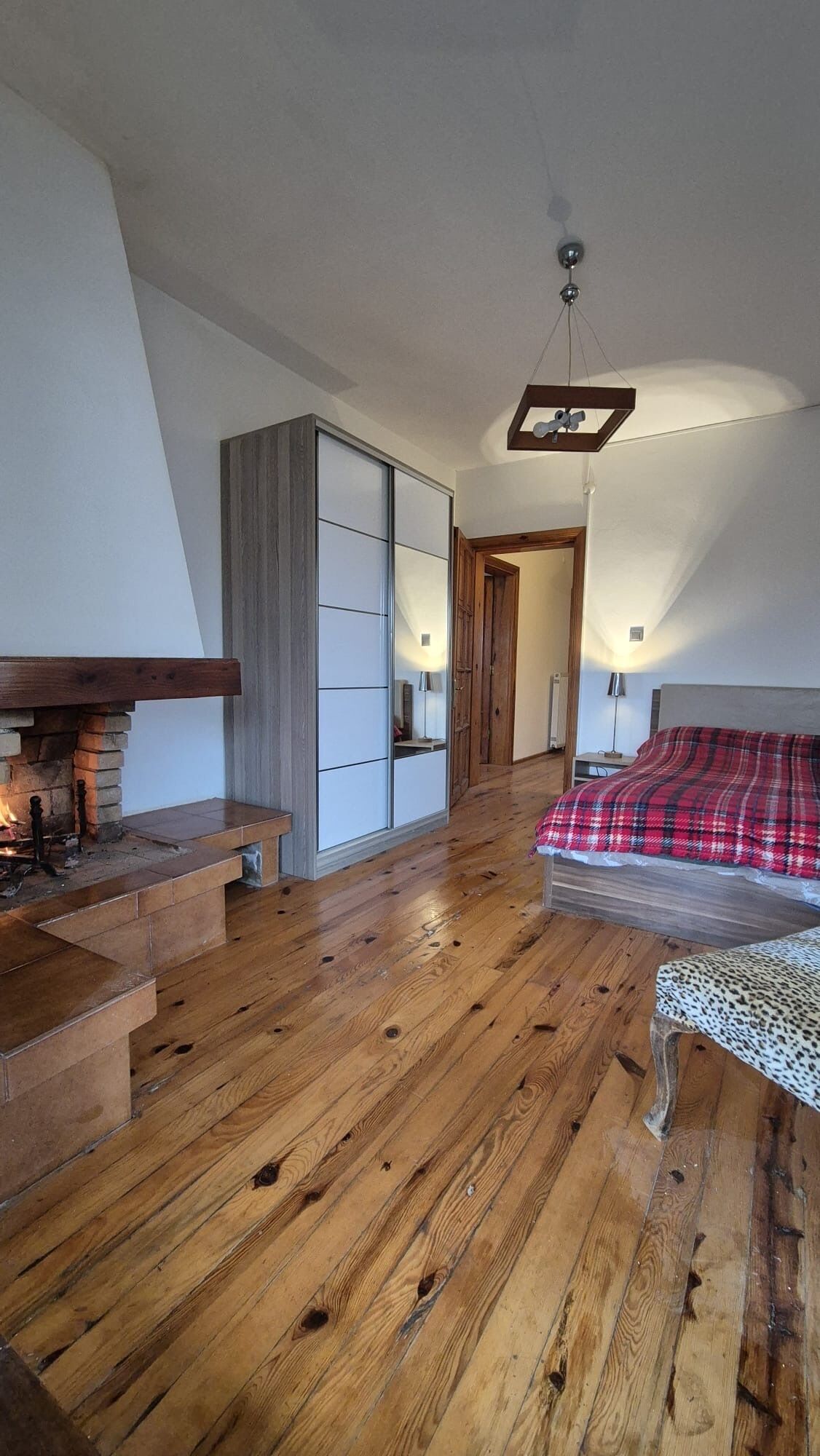 5 bedrooms, iron/ironing board, free WiFi, bed sheets