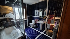 Hårføner, håndklær, såpe og toalettpapir