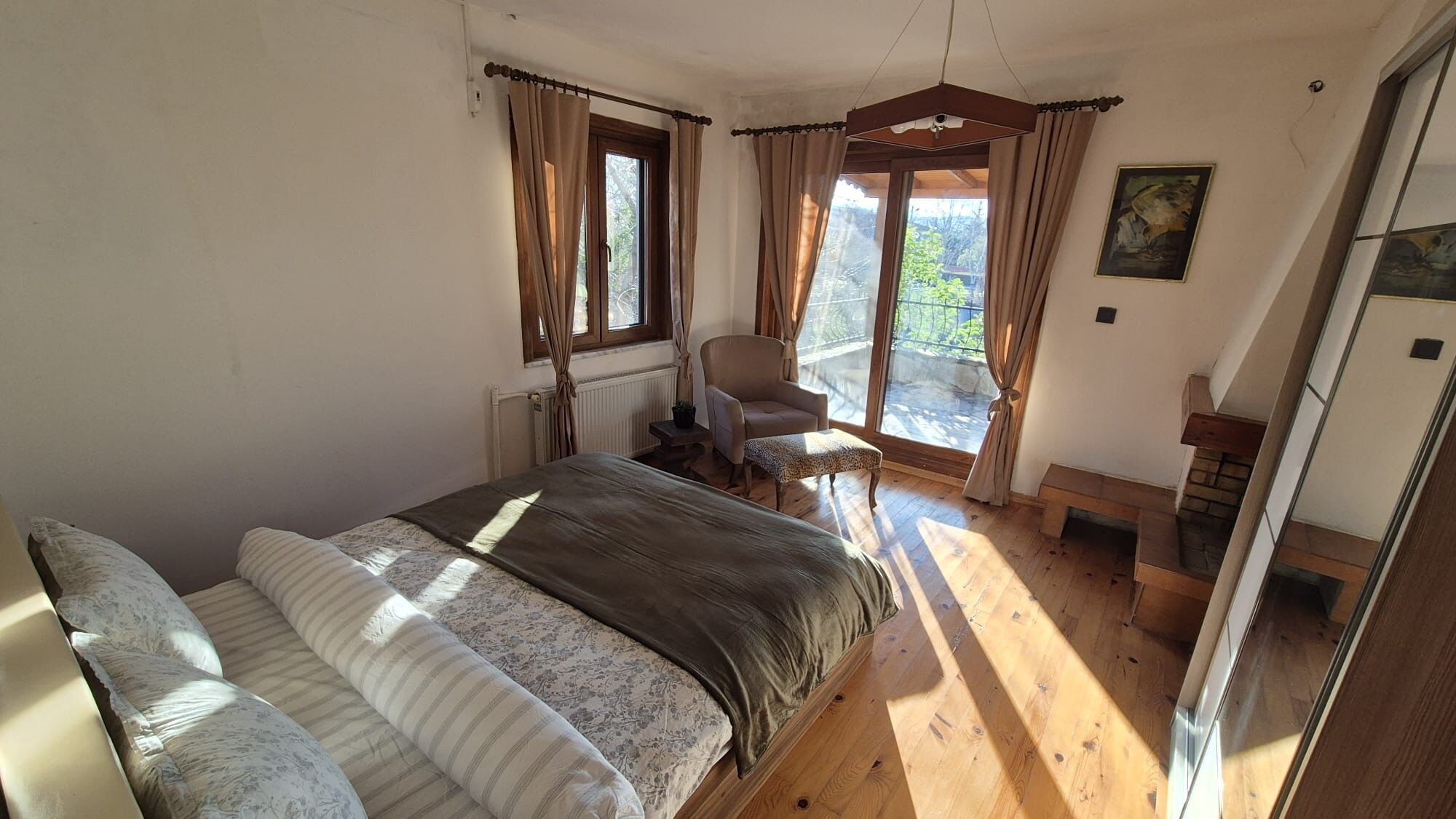 5 slaapkamers, een strijkplank/strijkijzer, gratis wifi, beddengoed