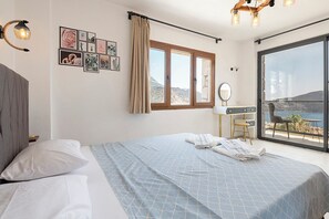 Iron/ironing board, WiFi, bed sheets - Villa Amore Luxury Sea View Villa with Pool & Roof Terrace Bar Walk to Town (Antalya)