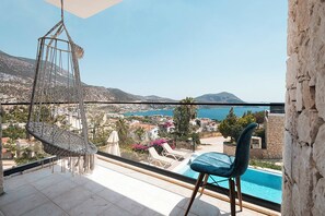 Property grounds - Villa Amore Luxury Sea View Villa with Pool & Roof Terrace Bar Walk to Town (Antalya)