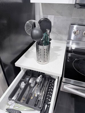 Private kitchen - Charming Family-friendly House Rental in Edmonton (Edmonton)