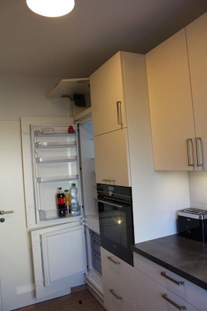 Micro-ondes, four, plaque de cuisson, lave-vaisselle