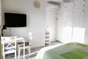 Iron/ironing board, internet, bed sheets