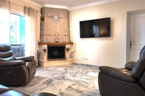 Living area - Spacious Seaside Townhouse with Sea Views & Panoramic Pool | 100m from the Beach (Benalmádena)