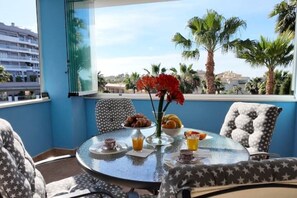 Dining - Spacious Seaside Townhouse with Sea Views & Panoramic Pool | 100m from the Beach (Benalmádena)