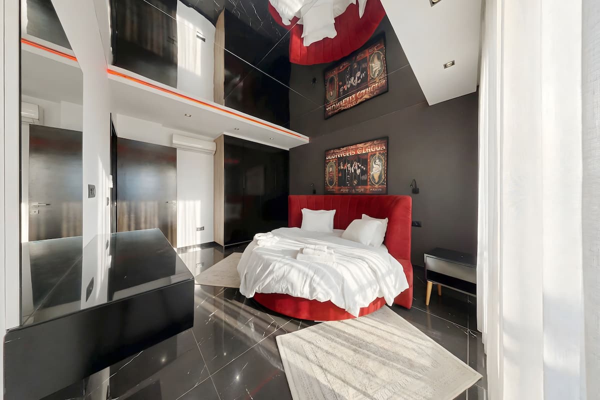 Apartamento luxo, sacada, vista para a cidade | Quartos à prova de som, Wi-Fi de cortesia