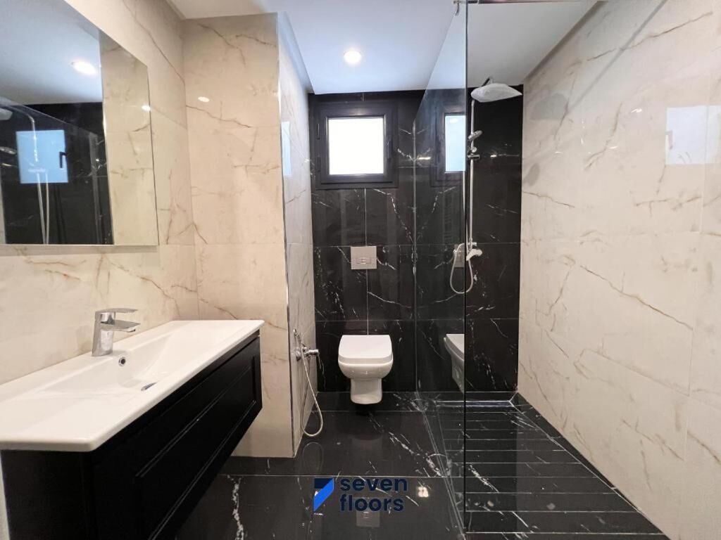 ห้องดีลักซ์ดับเบิล, ระเบียง, วิวเมือง | ห้องน้ำ