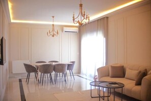 Interior - Seven Floors (Tunis)