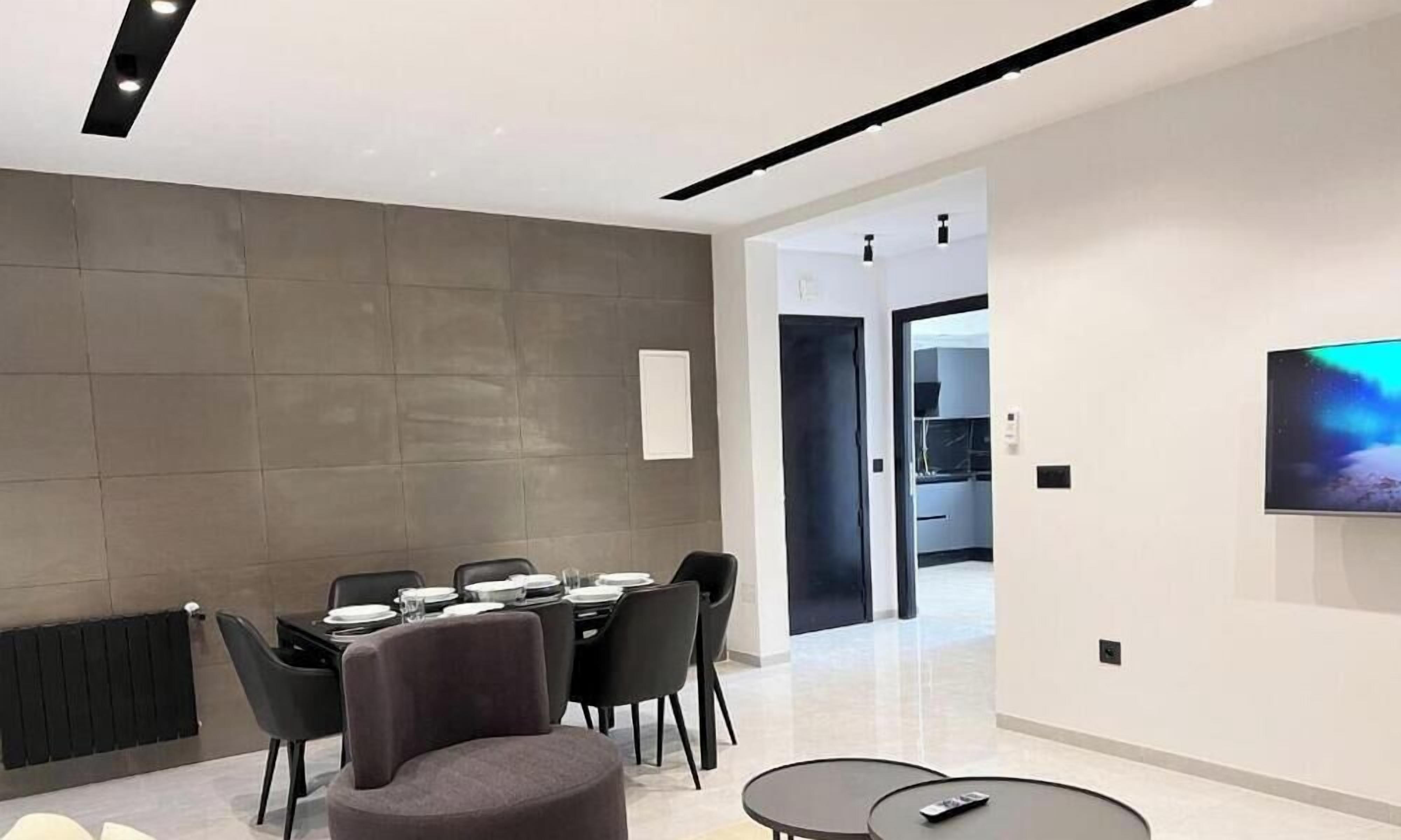 Deluxe Double Room, Balcony, City View | Interior