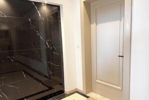 Deluxe dubbelrum - balkong - utsikt mot staden | Interiör