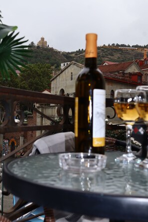 Outdoor dining - Old Ubani apartment with two bedrooms and a living room,Private WC and Bathroom. (T'bilisi)