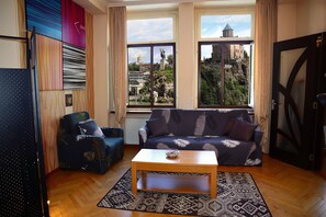 Smart TV - Old Ubani apartment with two bedrooms and a living room,Private WC and Bathroom. (T'bilisi)