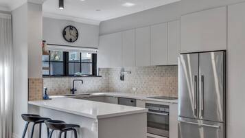 Coffee/tea maker, fridge, microwave, stovetop