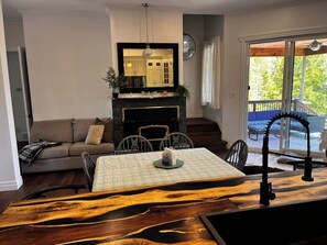 Smart-TV, Kamin, DVD-Player