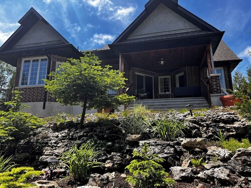 Brick House | WATERFRONT | 4 BDR | Tobermory