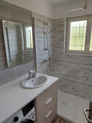 House | Bathroom - Family Getaway Near the French Vineyards (Sury-en-Vaux)