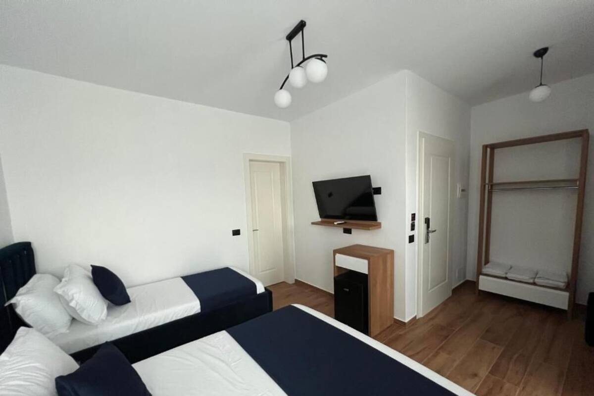 Superior Triple Room, Balcony, Sea View | Peti besi dalam bilik, kalis bunyi, Wi-fi percuma 