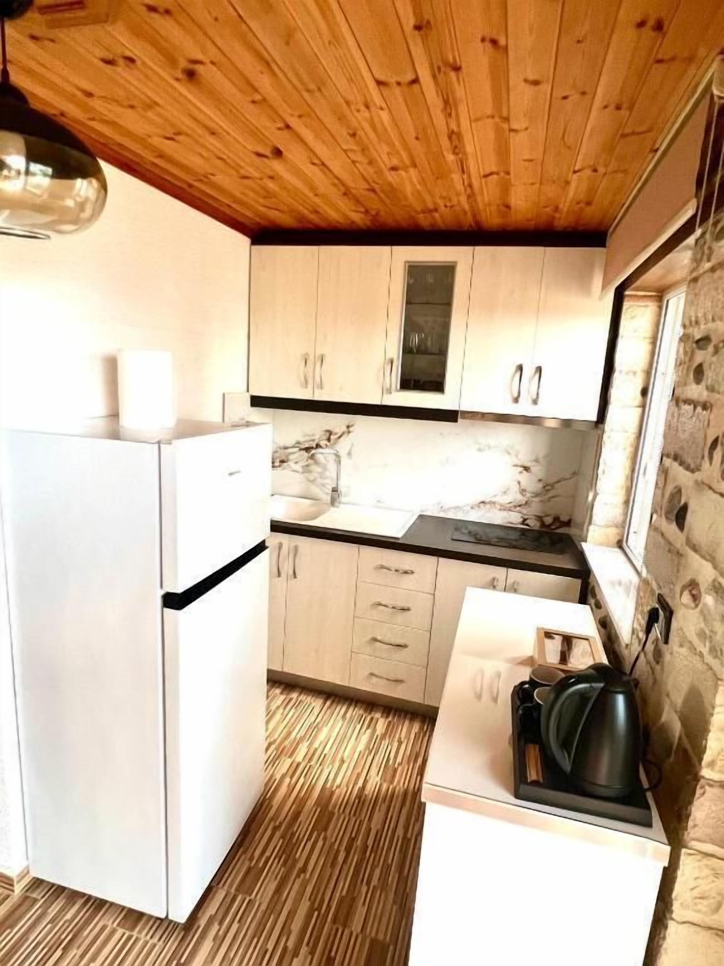 Deluxe Triple Room, Balcony, Sea View | Private kitchen