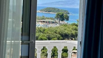 Superior-Dreibettzimmer, Balkon, Meerblick | Innenbereich