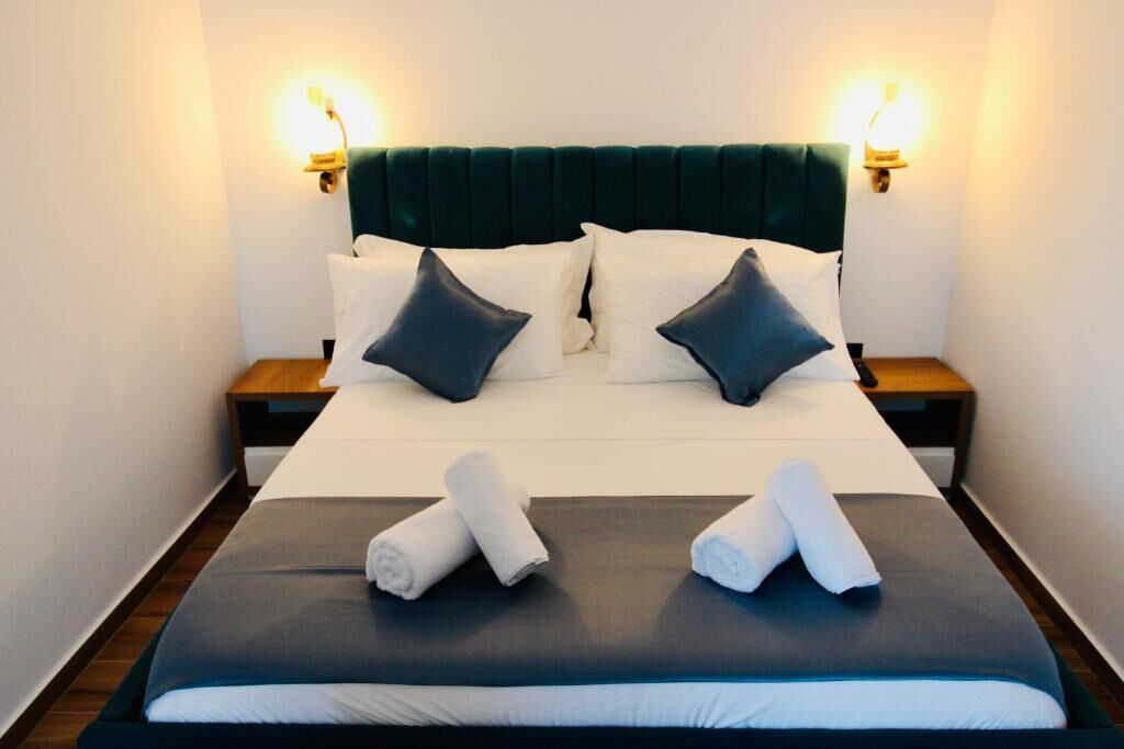 Quarto casal superior, sacada, vista para o mar | Cofres nos quartos, quartos à prova de som, Wi-Fi de cortesia