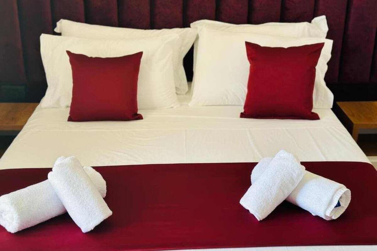 Classic Triple Room, Balcony, Garden View | Peti besi dalam bilik, kalis bunyi, Wi-fi percuma 