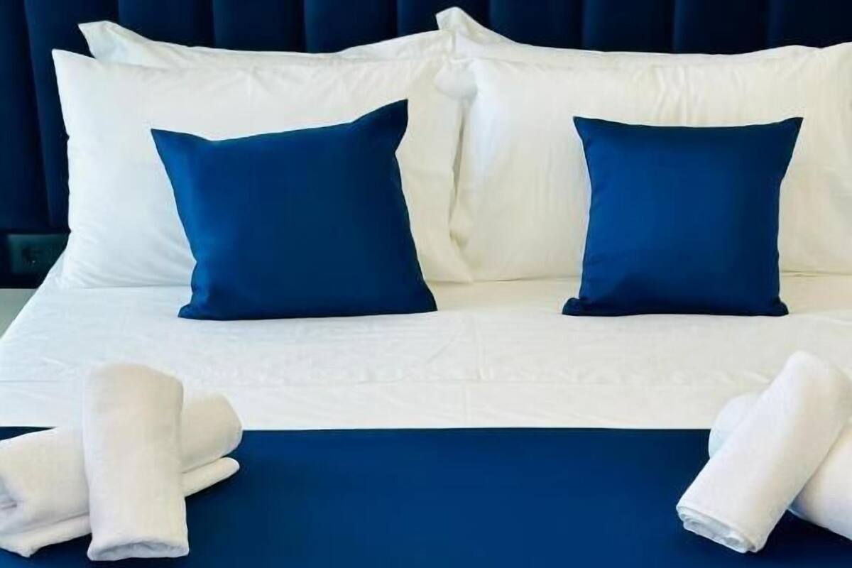 Superior Triple Room, Balcony, Sea View | Peti besi dalam bilik, kalis bunyi, Wi-fi percuma 