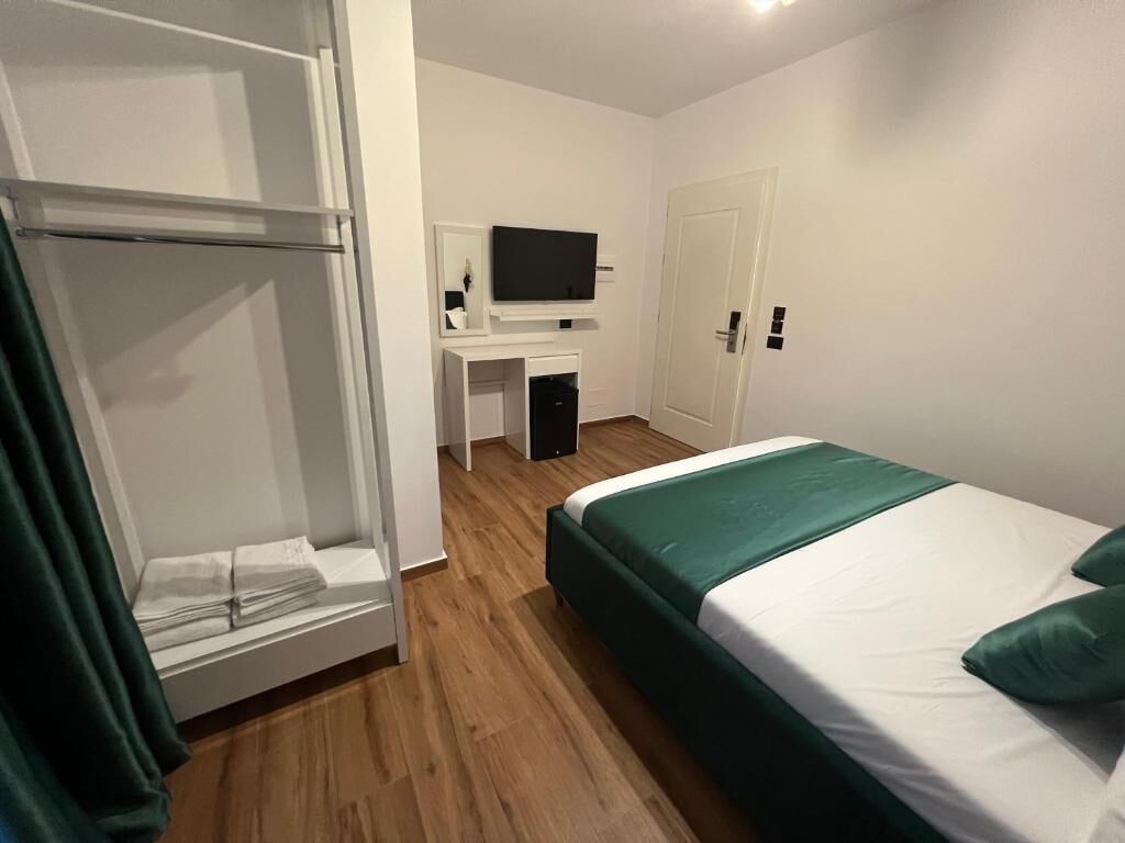 Quarto casal luxo, sacada | Cofres nos quartos, quartos à prova de som, Wi-Fi de cortesia
