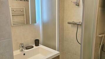 Apartment | Bilik Mandi
